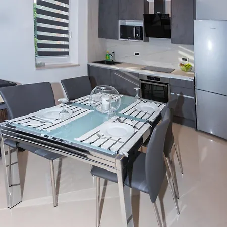 Apartament Maver *