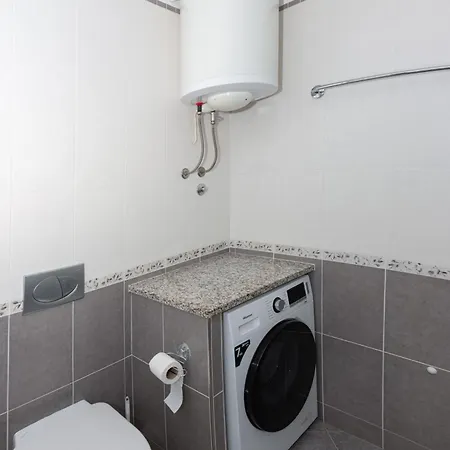 Maver Apartment *